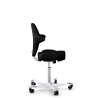HAG Capisco 8106 B&uuml;rostuhl mit Sattelsitz - Schnelllieferprogramm Xtreme Schwarz EXR009 Aluminium silber Gestellfarbe Harte Rollen f&uuml;r weiche B&ouml;den