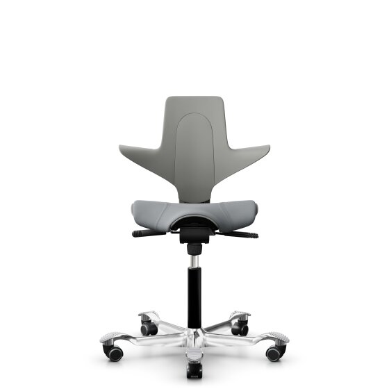 HAG Capisco Puls 8020 Bürostuhl Sattelsitz mit Sitzflächenmatte Clay Nexus Grau NEX01 Schwarz Aluminium poliert Weiche Rollen für harte Böden